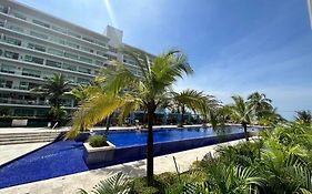 Beachfront Paradise 2Br Pools & Direct Beach Access